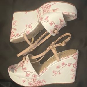 Floral wedges